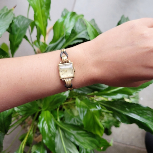 Vintage Ancre 17 Rubis Leather Cord Watch - Picture 5 of 9